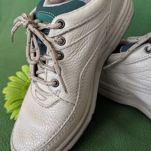 rockport ladies walking shoes